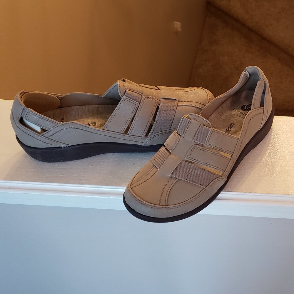 NEW, Cloudsteppers Sillian Taupe Tan Womens Flats Sandals Sable Shoes 6.5